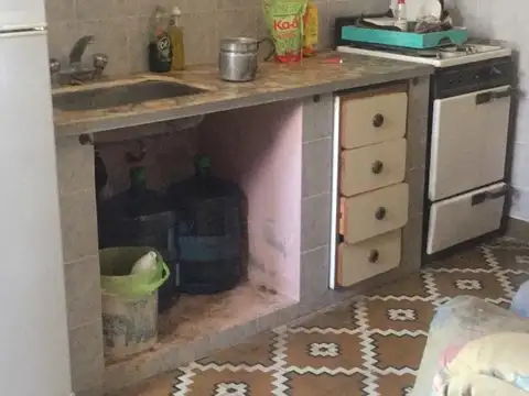 Casa a renovar o demoler.  Ideal Inversor - excelente ubicación