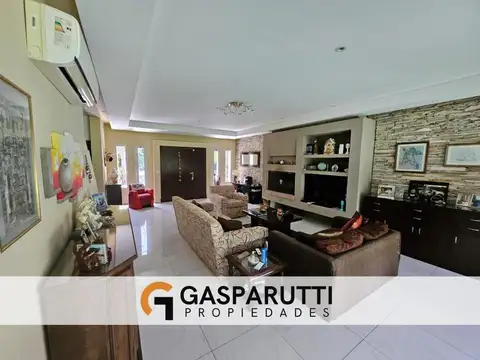 Casa en Venta con 4 cocheras