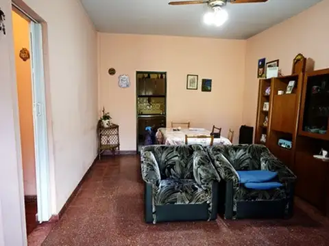 PH en Venta 3 Ambientes Lomas del Mirador con Jardín y Parrilla