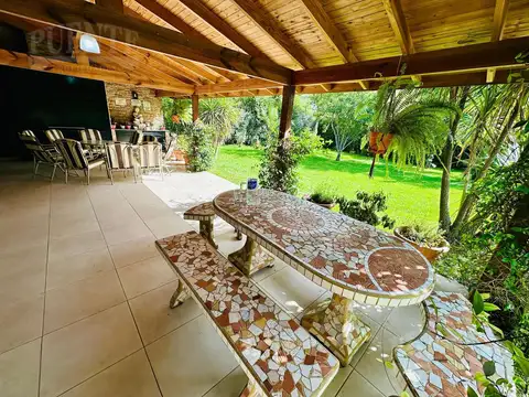 Casa 5 ambientes con 4 baños