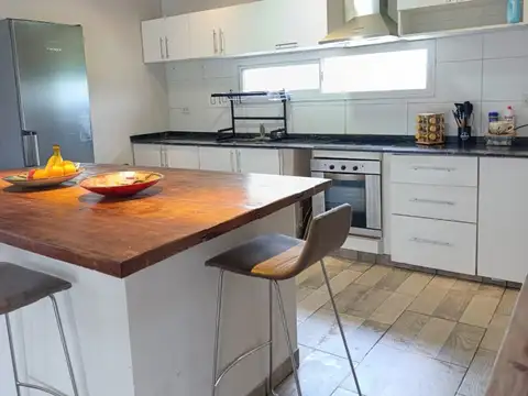 Casa en Venta en Los Nogales, USD 230.000