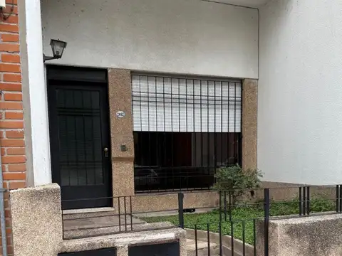 Departamento de 3 ambientes al frente tipo PH