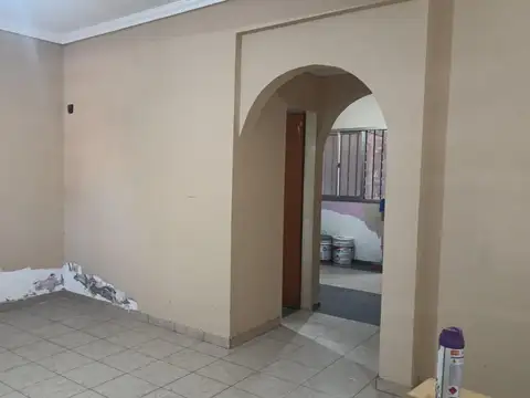Departamento con ambientes amplios en buena ubicación