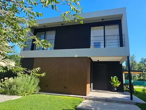 Casa Chalet  en Venta en Ayres Plaza, Pilar, G.B.A. Zona Norte