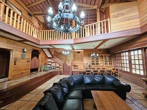 Casa 6 ambientes con 4 baños