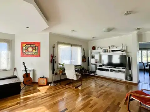 Casa 8 ambientes con 3 baños