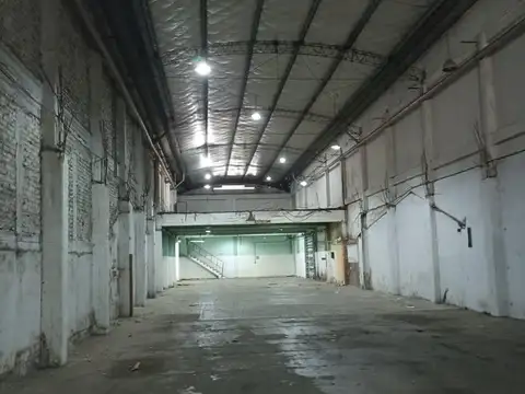 SE VENDE EN LOMA HERMOSA GALPON DE 500M2 CON OFICINA, ENTREPISO DE 200M2, PORTON - FICHA 10074