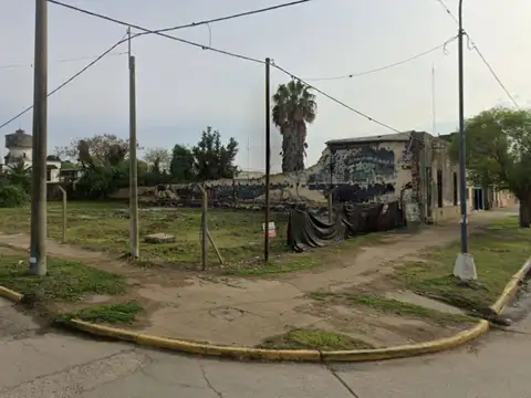 ESQUINA EN FOCO COMERCIAL, SOBRE AV. PRINCIPAL de RAMALLO pueblo