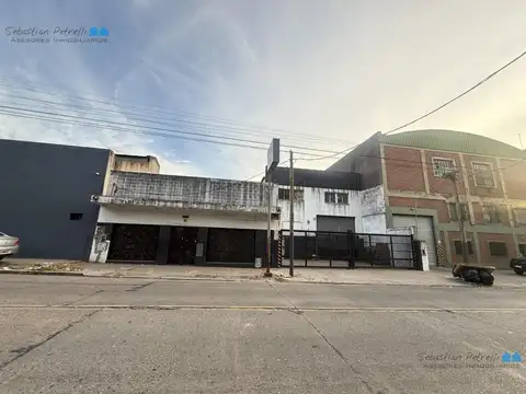 Galpón con local y oficinas en San Justo