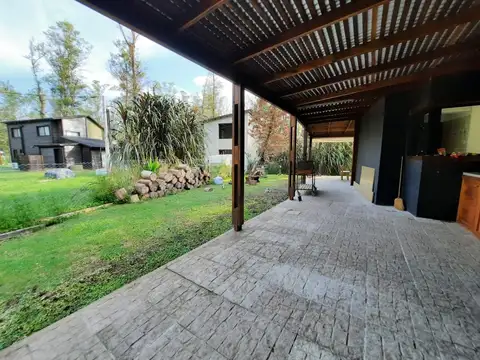 Casa 6 ambientes con 2 baños