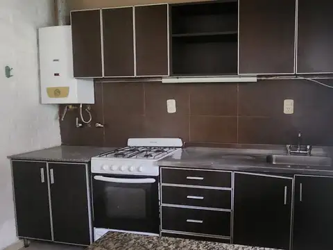 Casa 4 ambientes con 1 baño