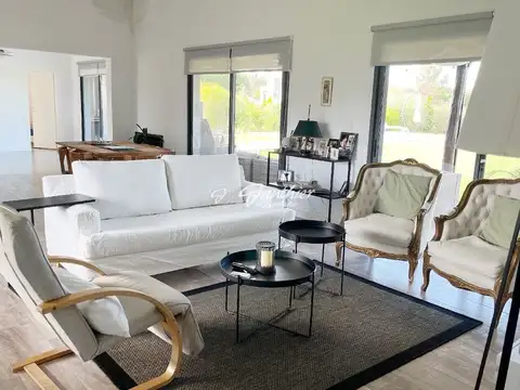 Casa 4 ambientes con 4 baños