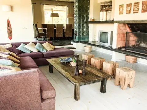 Casa 5 ambientes con 3 baños