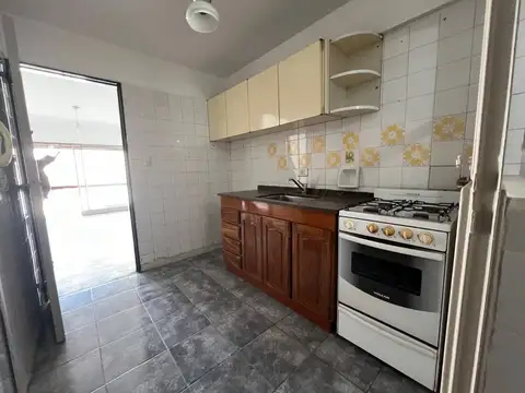 EN VENTA DEPARTAMENTO DE 2 DORMITORIOS CON BALCON FRENTE PLAZA COLON