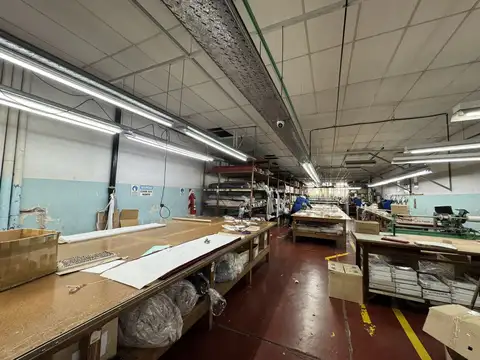 Venta/Alquiler  de Local Comercial e Industrial de Gran Escala en Constitución, Capital Federal