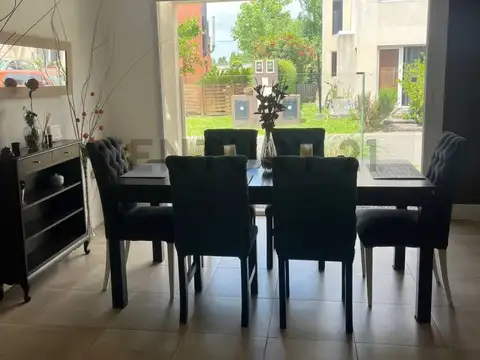 Casa 4 ambientes con 2 baños