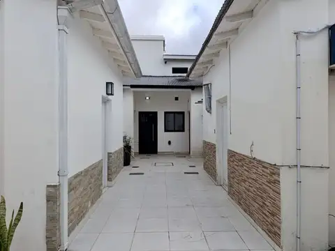PH en venta 1 ambiente con dependencia reciclado - Parque Luro