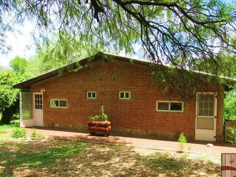 Complejo de cabañas sobre ruta provincial 14