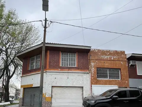 Depto de 4 amb en esquina con cochera