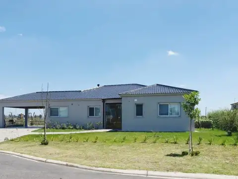 Venta de excelente casa en el barrio San Felipe Canning.