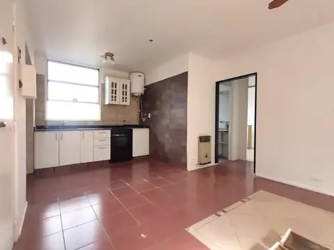 Primera Junta 400, Piso 1°