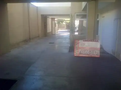 Venta de cochera descubierta floresta