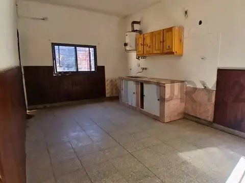 Alem 600, Piso 0
