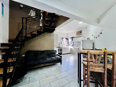 Casa 8 ambientes con 2 baños