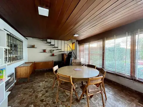 Casa en Venta con 3 cocheras