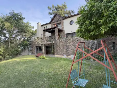 Casa 6 ambientes con 4 baños