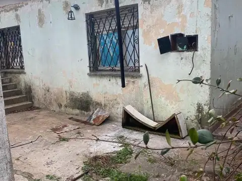 LOTE ESQUINA CON MEJORAS - VILLA CLUB - HURLINGHAM