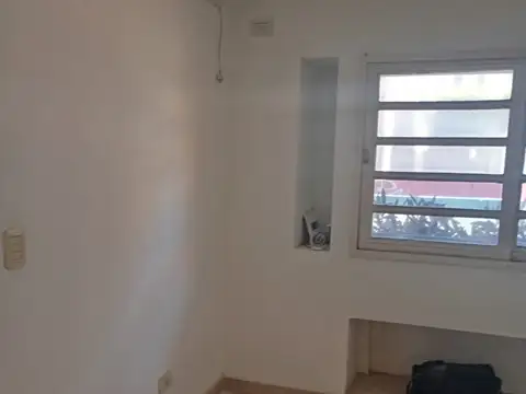 DEPARTAMENTO PLANTA BAJA PARA USO COMERCIAL A REFFACIONAR - APTO PROFESIONAL