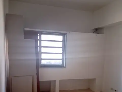 DEPARTAMENTO PLANTA BAJA PARA USO COMERCIAL A REFFACIONAR - APTO PROFESIONAL