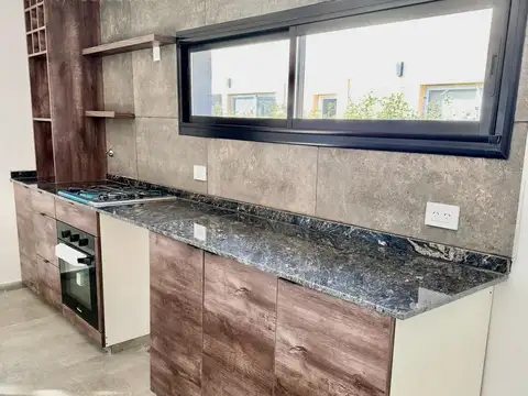 Casa 4 ambientes con 2 baños