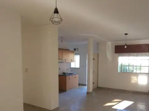 Casa 3 ambientes con 2 baños