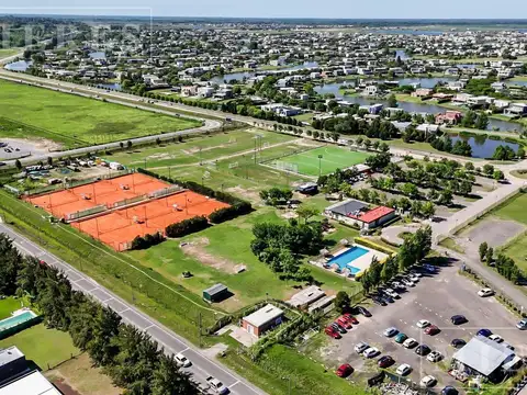 Casa en venta con renta hasta Dic 2026 sobre lote interno Barrio Puerto El Canton