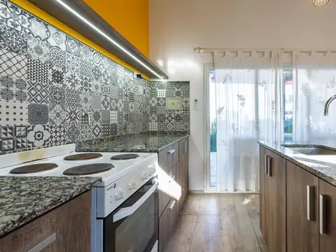 Casa 4 ambientes con 2 baños