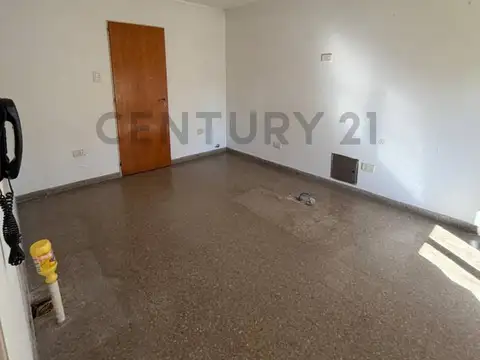 Oficina en Alquiler en Los Hornos, $ 480.000