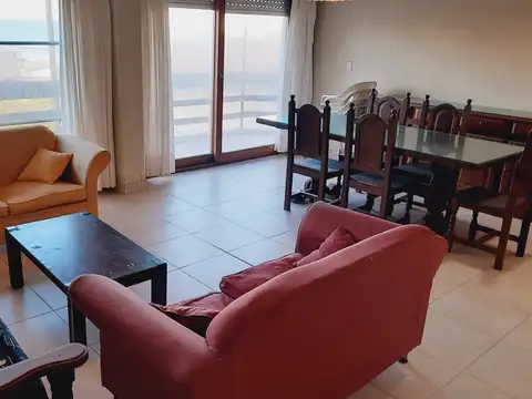 Avenida 1 800, Piso 2