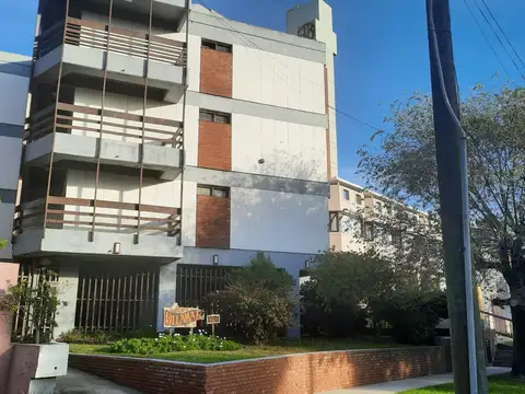 Amplio Departamento zona centro frente al mar