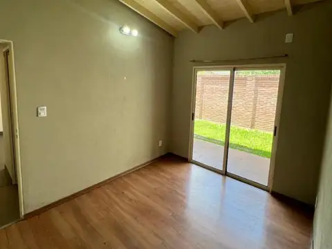 Depto Tipo Casa 2 ambientes con 1 baño