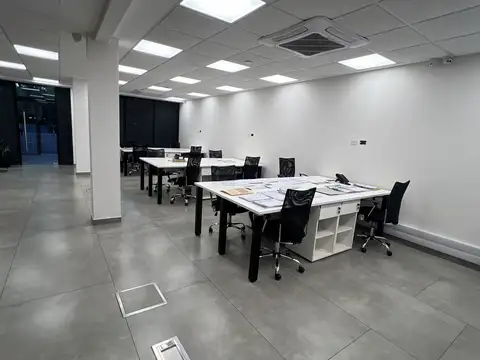 Martínez: Moderno Edificio de Oficinas en Block con Jardín y 300 m² de Oficinas. Primera Categoria.