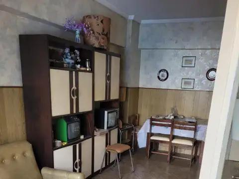 Falucho 1800 , Piso 1