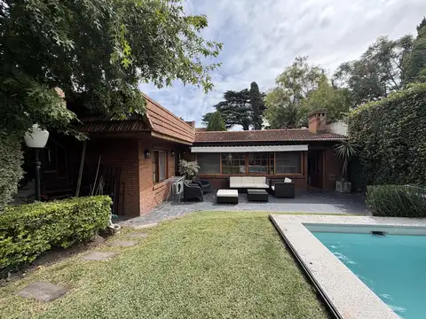 Casa en Venta con 3 cocheras