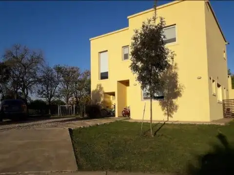 Casa  en Venta en Santa Guadalupe, Pilar del Este, Pilar