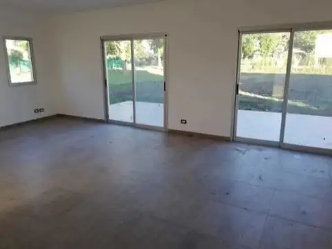 Casa en Venta en Pilar del Este - Santa Guadalupe, USD 190.000