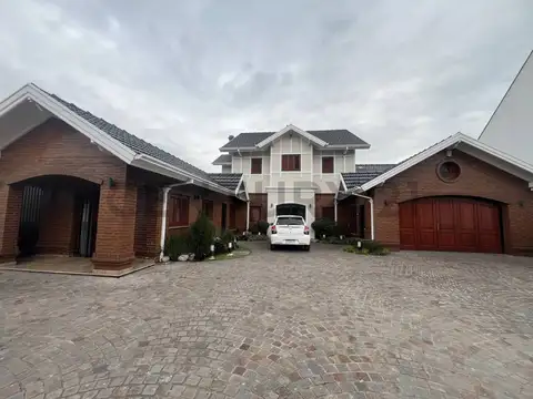 Parish Robertson 300, Piso 0