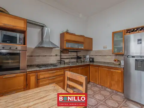 Casa 4 ambientes con 2 baños