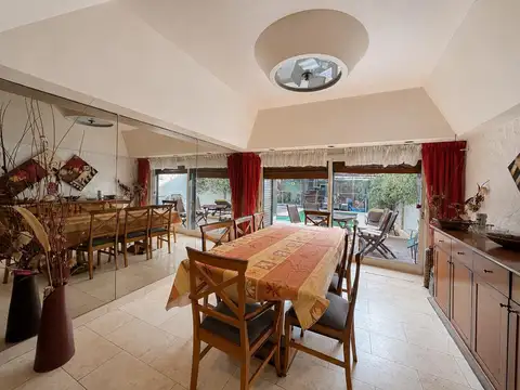 Casa 6 ambientes con 2 baños