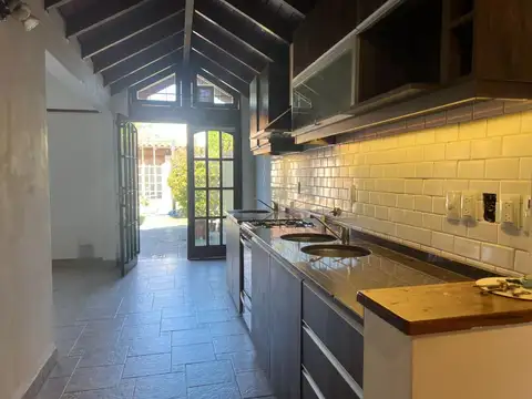 4 AMBIENTES VENTA CASA JARDIN PILETA QUINCHO